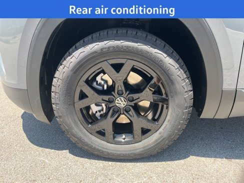 New 2025 Volkswagen Atlas Peak Edition SE image 5
