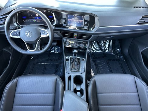 Used 2024 Volkswagen Jetta SE image 12
