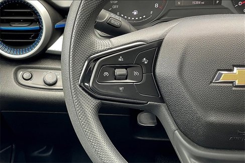 Used 2025 Chevrolet Trax LS image 18