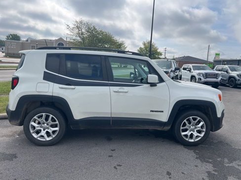 Used 2018 Jeep Renegade Latitude w/ Cold Weather Group image 6