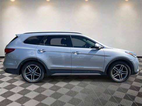 Used 2019 Hyundai Santa Fe XL image 2