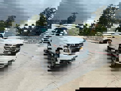 Used 2015 Chevrolet Suburban LS w/ Driver Alert Package image 8