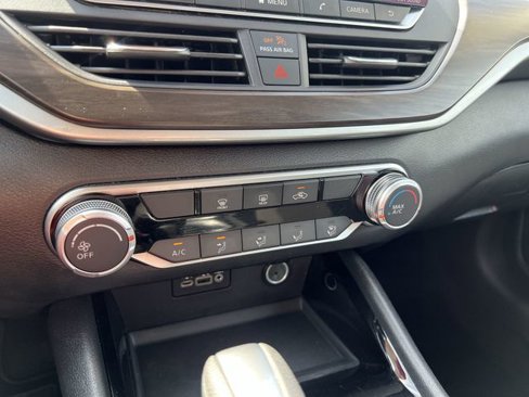 Used 2024 Nissan Altima 2.5 SV image 15