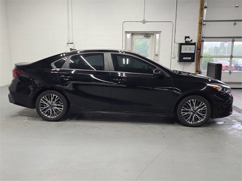 Used 2023 Kia Forte GT-Line w/ GT-Line Premium Package image 4