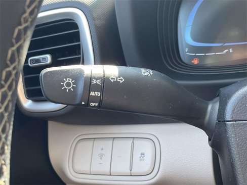 Certified 2023 Hyundai Venue SEL image 23