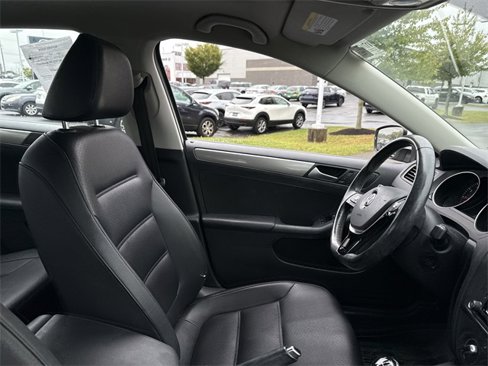 Used 2017 Volkswagen Jetta SE image 12