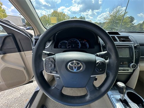 Used 2013 Toyota Camry LE image 14