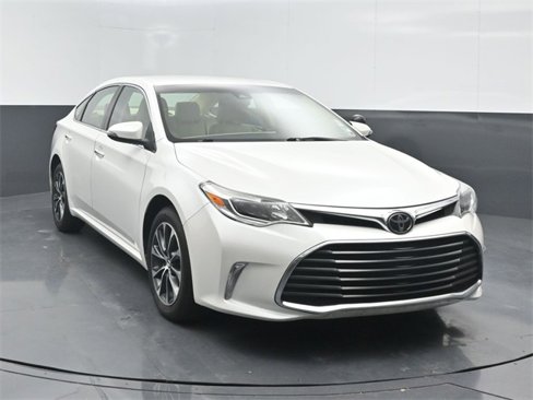 Used 2018 Toyota Avalon XLE image 1