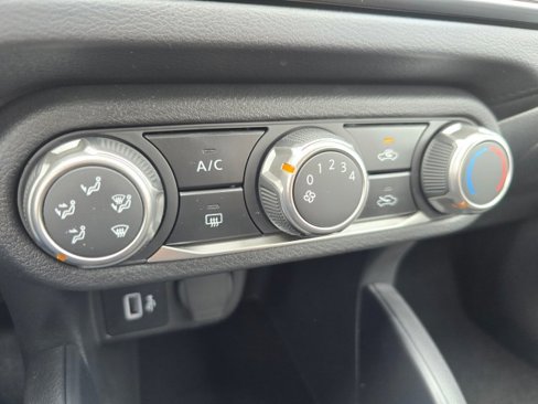 New 2025 Nissan Versa S w/ Trunk Package image 31