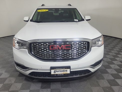 Used 2019 GMC Acadia Denali image 2