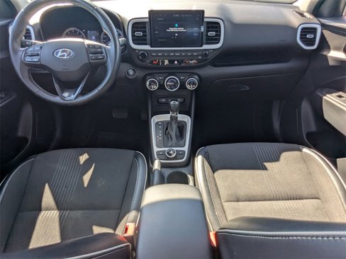 Used 2022 Hyundai Venue Limited image 17