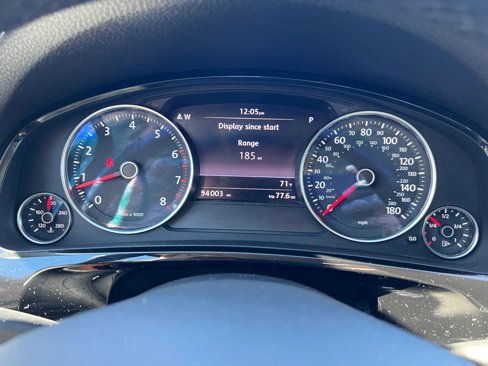 Used 2011 Volkswagen Touareg Sport image 17