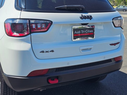 Used 2024 Jeep Compass Trailhawk image 7