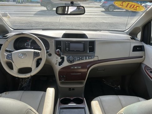 Used 2012 Toyota Sienna XLE image 12