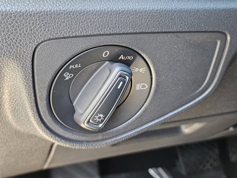 Used 2021 Volkswagen Atlas Cross Sport SE image 21