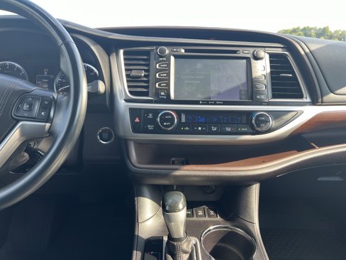 Used 2016 Toyota Highlander Limited image 30