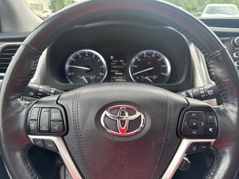Used 2018 Toyota Highlander Limited Platinum image 12