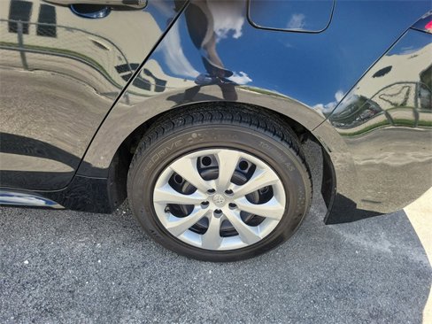 Used 2022 Toyota Corolla LE image 5