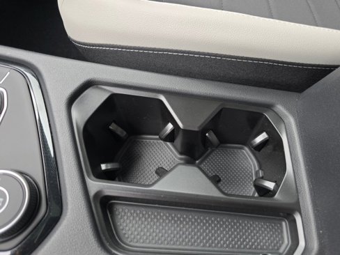 New 2025 Volkswagen Taos SE image 35