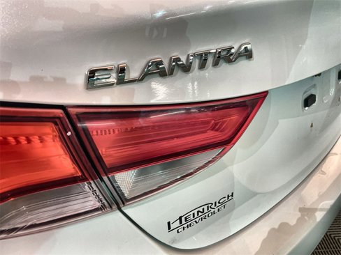 Used 2014 Hyundai Elantra SE image 27