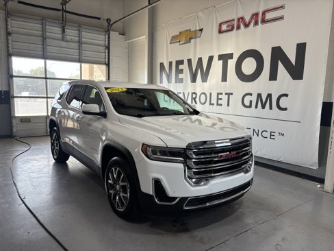 Used 2023 GMC Acadia SLE image 2