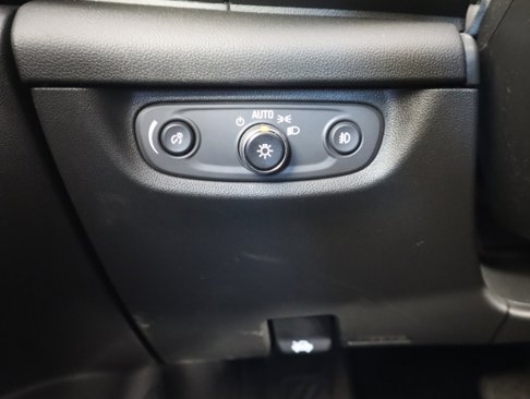 Used 2018 Buick Regal Essence image 19