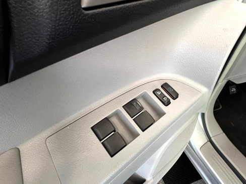 Used 2013 Toyota Highlander SE image 28