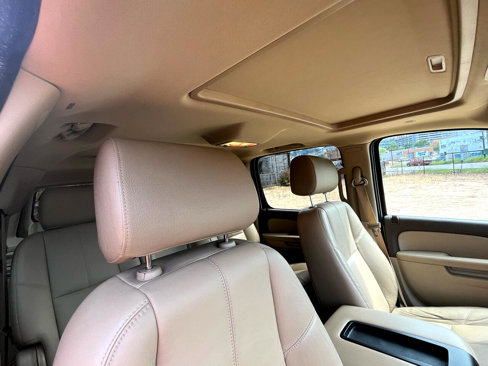 Used 2014 Chevrolet Suburban LT image 62