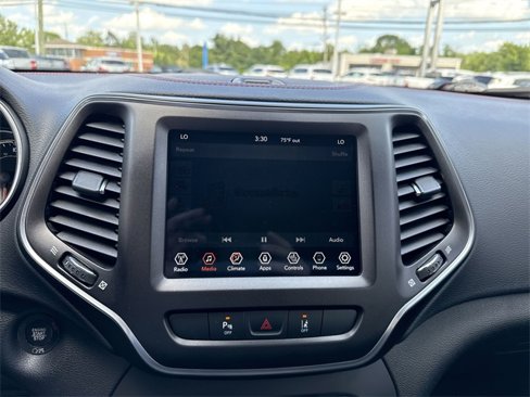 Used 2021 Jeep Cherokee Trailhawk image 13