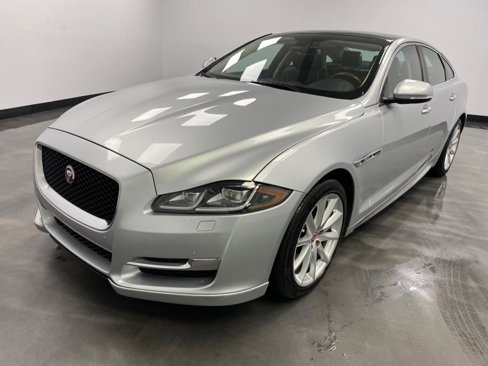 Used 2017 Jaguar XJ R-Sport image 2