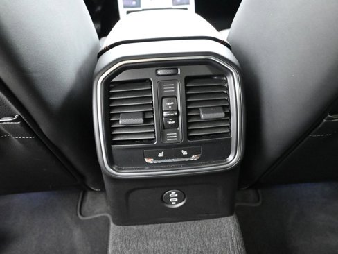 Certified 2025 Porsche Macan image 19