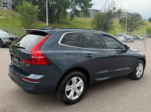 Used 2022 Volvo XC60 B5 Momentum image 7