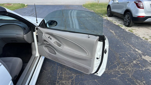 Used 1999 Ford Mustang Convertible image 30