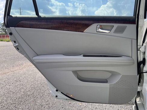 Used 2011 Toyota Avalon Limited image 14