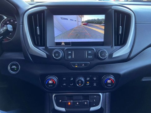 Used 2023 GMC Terrain SLT image 13