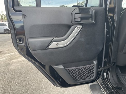 Used 2016 Jeep Wrangler Unlimited Sahara w/ Connectivity Group image 35