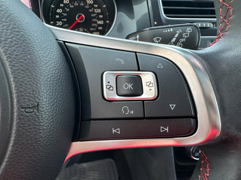 Used 2016 Volkswagen GTI SE image 16