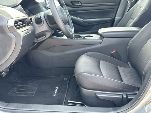 Used 2024 Nissan Altima 2.5 S image 9