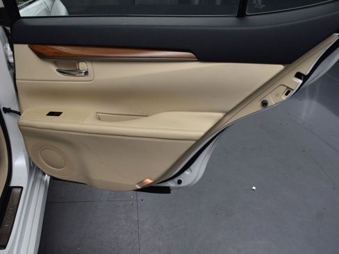 Used 2015 Lexus ES 300h image 21