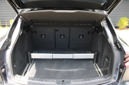 Certified 2018 Porsche Macan image 34