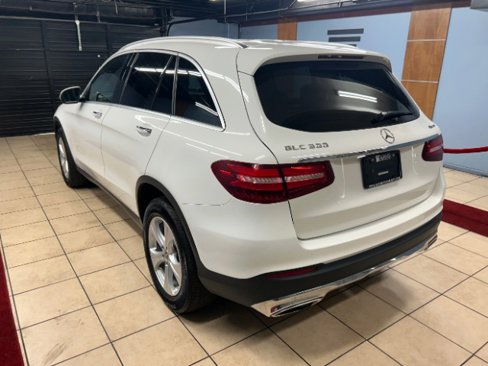 Used 2018 Mercedes-Benz GLC 300 4MATIC image 3