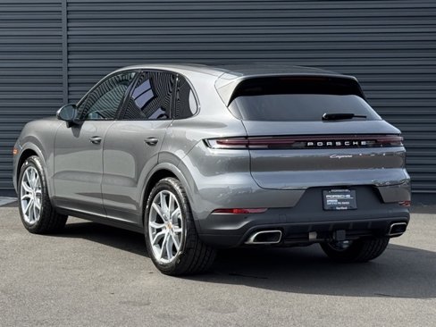 Used 2025 Porsche Cayenne image 3