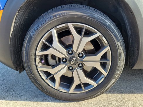 Used 2021 Kia Seltos EX image 3