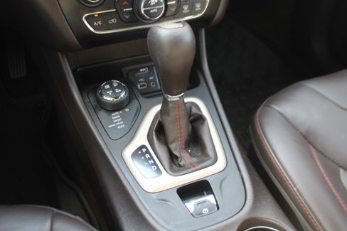 Used 2016 Jeep Cherokee Trailhawk w/ Comfort/Convenience Group image 27