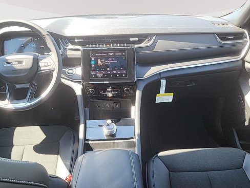 New 2025 Jeep Grand Cherokee Altitude image 27