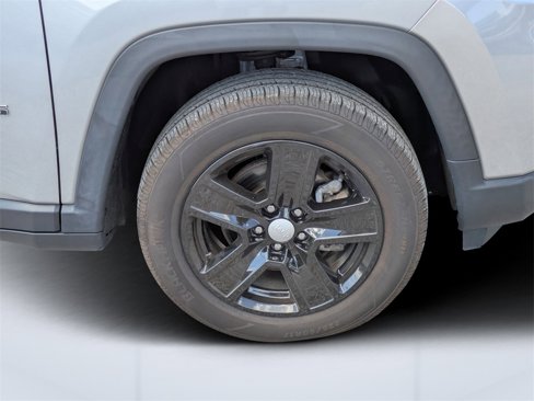 Used 2022 Jeep Compass Latitude image 11