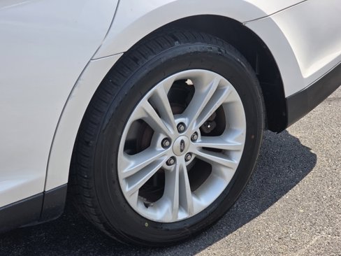 Used 2015 Ford Taurus SEL w/ Equipment Group 201A image 10