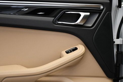 Used 2025 Porsche Macan image 42