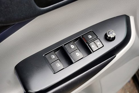 Used 2019 Toyota Highlander LE image 24