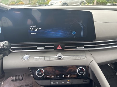 Used 2024 Hyundai Elantra SEL image 15
